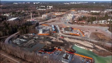 Finlandiya 'nın Espoo şehrindeki Finnoo marka yeni yerleşim bölgesinin şantiyesinin havadan aşırı hızlanması.