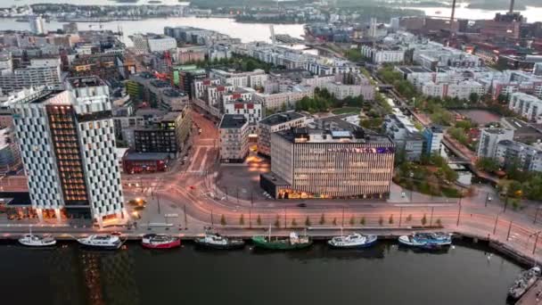 Helsinki Finlandia Mayo 2021 Aerial Hyperlapse Clarion Hotel Jatkasaari Neighborhood — Vídeo de stock