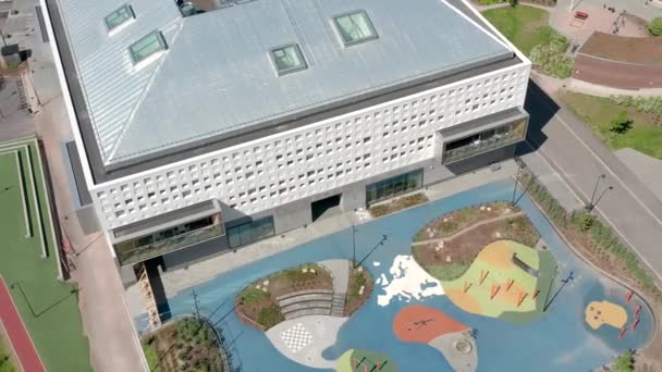 Helsinki Finnország 2021 Június Légi Felvétel Modern Iskolaépületről Jatkasaari Negyedben — Stock videók