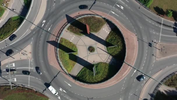 Işınlama Değişiminin Havadan Hipersürati Arabalar Yaya Bisiklet Yollarının Üzerindeki Kavşakta — Stok video