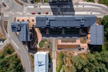 Finlandiya 'nın Espoo şehrinin yeni komşusu Kalliolahde' nin hava manzarası. Yeni apartmanlar. Modern İskandinav mimarisi.