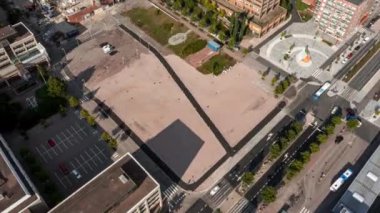 Finlandiya 'nın Espoo şehrindeki bina yıkıldıktan sonra meydana yapılan hiperhız düşüşü. Şehir merkezinin yeniden inşası..