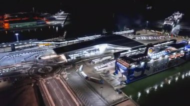 Helsinki, Finlandiya - 6 Eylül 2021: Helsinki Limanı 'ndaki Batı Terminali 2' nin hava hızı.