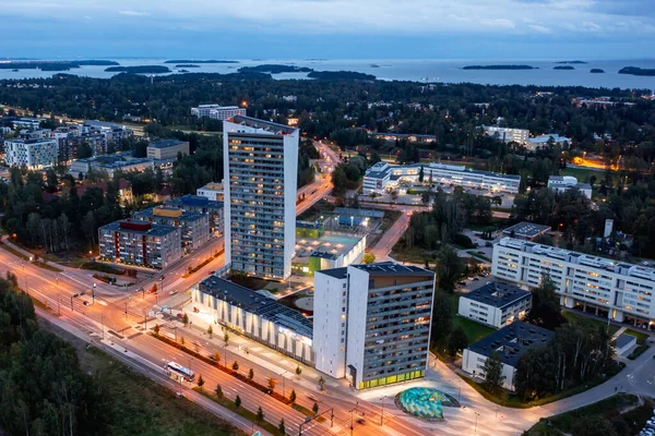 芬兰埃斯波Niittykumpu社区的空中景观 现代北欧建筑 全新的公寓楼 商场及地铁站 — 图库照片