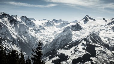 Güzel görünümünden Kitzsteinhorn Kayak Merkezi