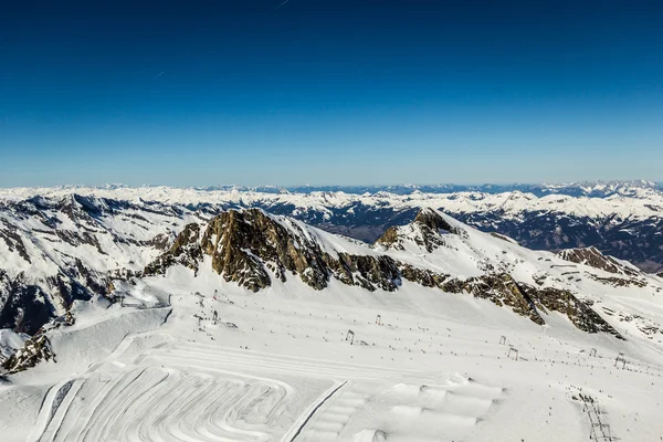Hermosa vista desde el pico Kitzsteinhorn en los Alpes —  Fotos de Stock