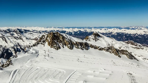 Hermosa vista desde el pico Kitzsteinhorn en los Alpes —  Fotos de Stock