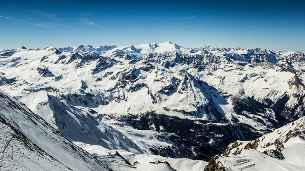 Belle vue depuis le sommet de Kitzsteinhorn dans les Alpes — Photo