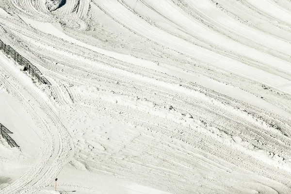 Fond de neige bien préparé pour les skieurs de fond — Photo