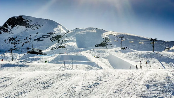 Pendiente en los Alpes con sol de tarde —  Fotos de Stock