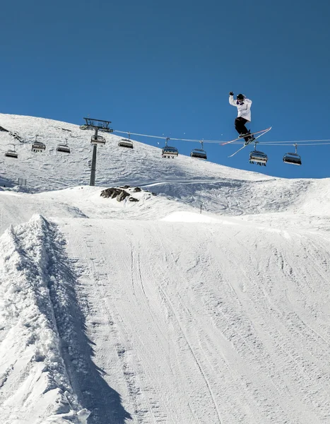 Jumping skier — Stock Photo, Image