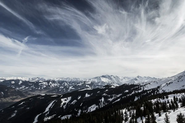 Nádherný výhled z lyžařského střediska Kitzsteinhorn — Stock fotografie