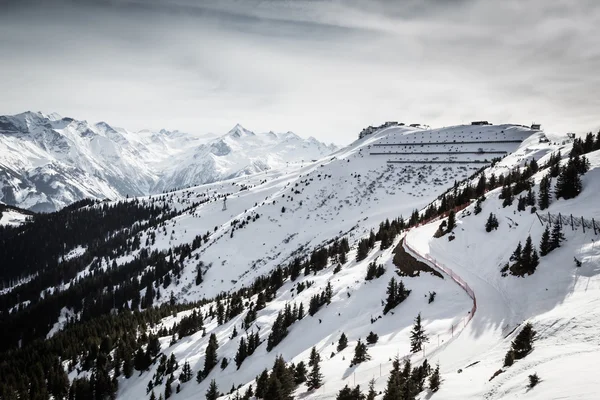 Piękny widok z ośrodka narciarskiego Kitzsteinhorn — Zdjęcie stockowe