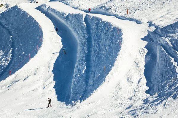 Estrada de esqui em Alpes — Fotografia de Stock