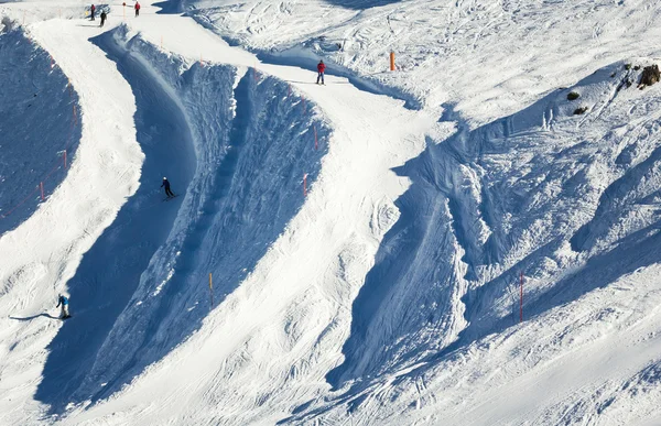 在阿尔卑斯山的滑雪道 — 图库照片