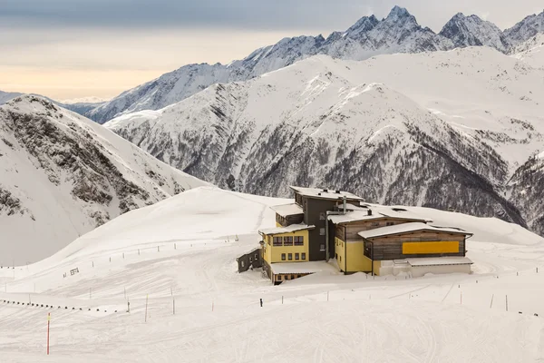 Abrigo de montanha em Alpes austríacos — Fotografia de Stock