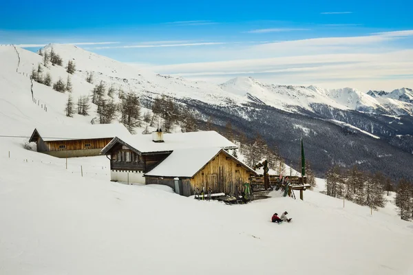 Abrigo de montanha em Alpes austríacos — Fotografia de Stock