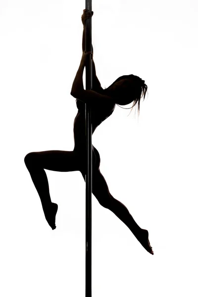 Hermosa mujer joven ejercicio pole dance — Foto de Stock