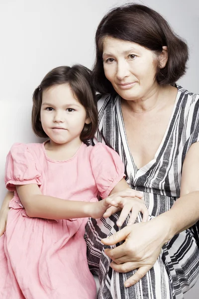 她的孙女与祖母的肖像 — 图库照片