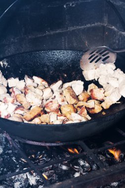 Büyük çanak hazırlanıyor