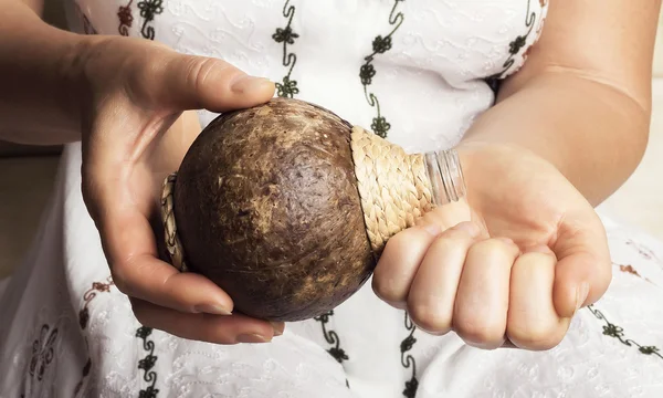 Eller kadın Başlarken Hindistan cevizi yağı