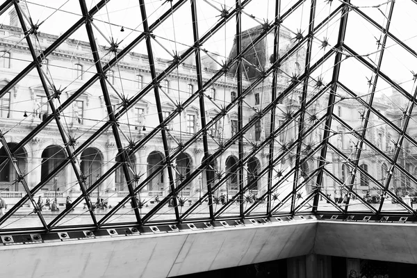 Louvre museum — Stockfoto