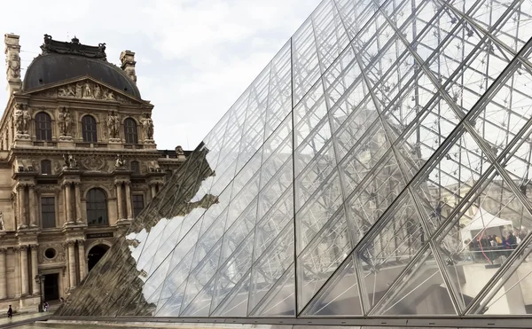 Museu do Louvre — Fotografia de Stock