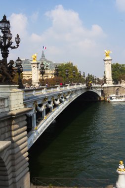 Alexandre III Köprüsü Paris, Fransa'da ayrıntılarını