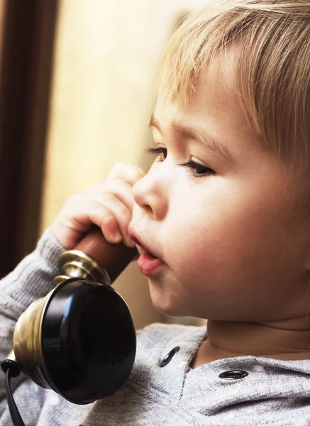 Child with a vintage telephone — Stock Photo, Image