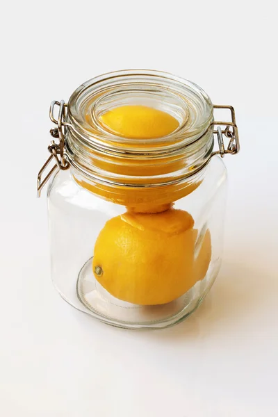 Cytryny w słoiku — Zdjęcie stockowe