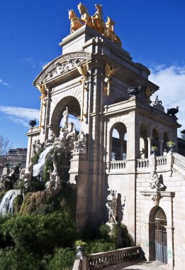 Anıtsal basamaklı çeşme