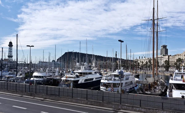 Yachts en Port Forum à Barcelone, Espagne . — Photo