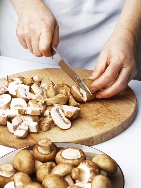 Cutting the  mushrooms — Stock Photo, Image