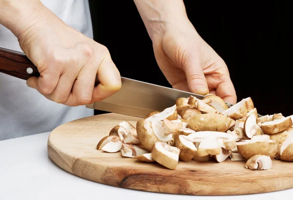 Cutting the  mushrooms — Stock Photo, Image