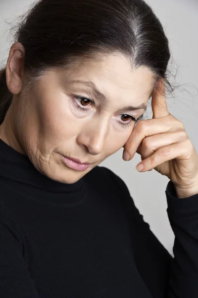 Serious asian woman — Stock Photo, Image