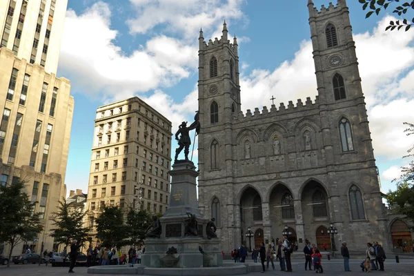 Montreal, Kanada - 12 Eylül 2014: Notre-Dame Montreal, Kanada'da Montreal bazilika 12 Eylül 2014 tarihinde. — Stok fotoğraf