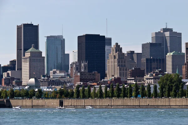 Cityscape de Montreal, Canadá, visto do St. Lawrence Rive — Fotografia de Stock