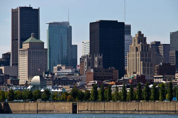 Cityscape de Montreal, Canadá, visto do St. Lawrence Rive — Fotografia de Stock