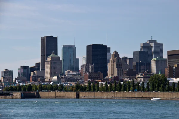Cityscape di Montreal, Canada visto dal St. Lawrence Rive — Foto Stock