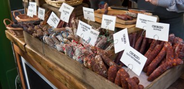 Satılık Şarküteri de tedavi sosis