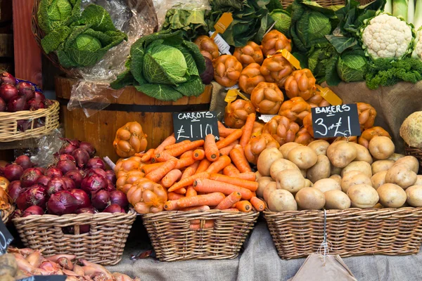 Groenten te koop op de markt — Stockfoto