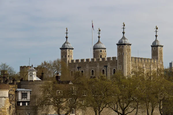 Her Majesty's Royal Palace and Fortress, known as the Tower of L — Stock Photo, Image