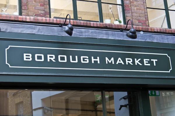 LONDRES - 9 de abril de 2014: Borough Market é um atacado e varejo Fotos De Bancos De Imagens Sem Royalties