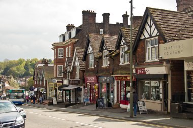 Oxted/England - 22 Nisan 2014: Dükkanlar ve işyerleri istasyonu