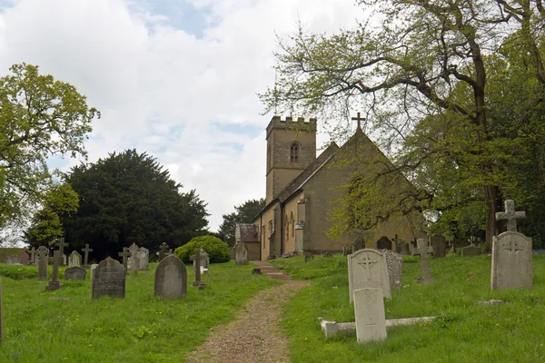 Alte kirche und friedhof in england — Stockfoto