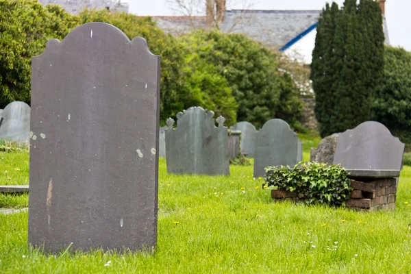 Gruppe alter Friedhofsgrabsteine — Stockfoto