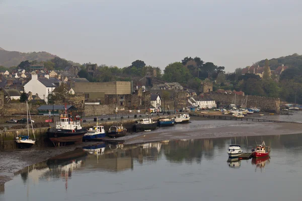 CONWY / WALES - April 21, 2014: Conwy Quay and harbor in northern — стоковое фото