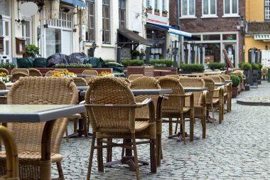 Açık veranda masa ve sandalyeler, barlar ve restoranlar t