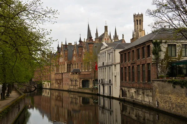 La ciudad europea medieval de Brujas con sus canales —  Fotos de Stock