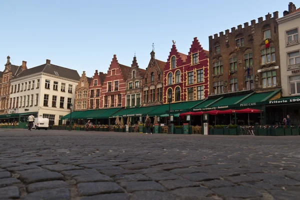 Bruggy/Belgie - 13 dubna 2014: Kavárny a hospody v středověkých — Stock fotografie